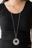 Paparazzi Necklace - Chicly Centered - White