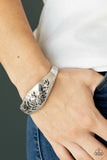 Paparazzi Bracelet - Fond of Florals - Silver