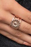 Paparazzi Ring - Roadside Daisies - Rose Gold