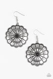 Paparazzi Earring - Im No Wallflower - Black
