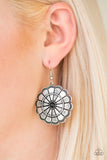 Paparazzi Earring - Im No Wallflower - Black