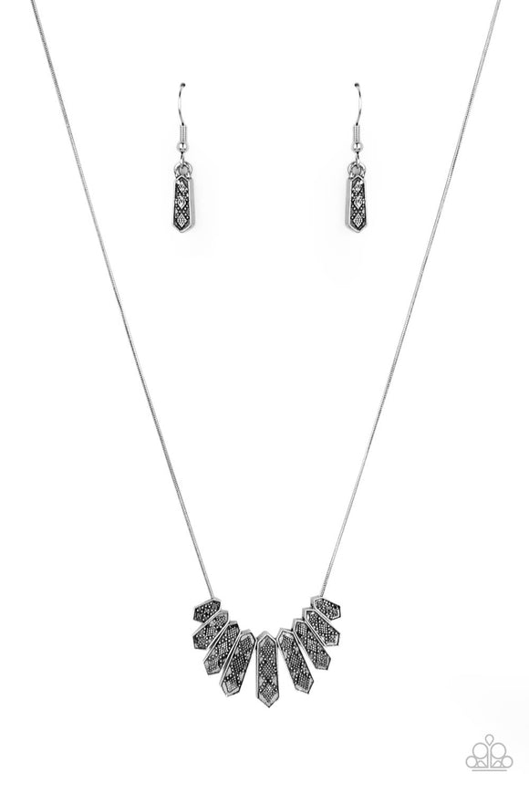 Paparazzi Necklace - Monumental March - Silver