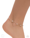 Paparazzi Anklet PREORDER - Charming Court - White