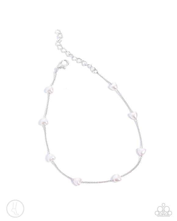 Paparazzi Anklet PREORDER - Charming Court - White