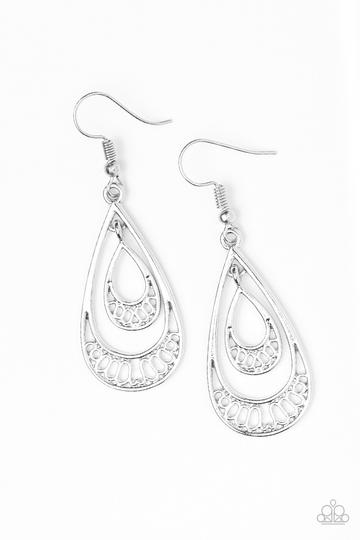 Paparazzi Earring - REIGNed Out - Silver