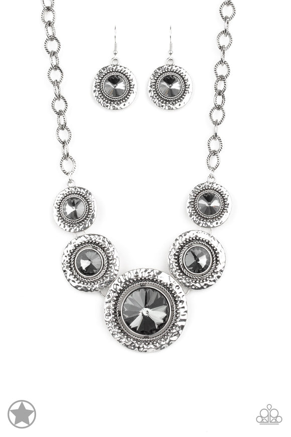 Paparazzi Necklace - Global Glamour - Silver Blockbuster