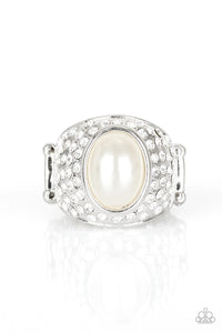 Paparazzi Ring - Glittering Go-Getter - White LOP