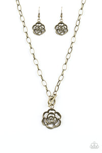 Paparazzi Necklace - Beautifully In Bloom - Brass